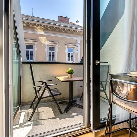 Dob Street With Balcony Apartmán *