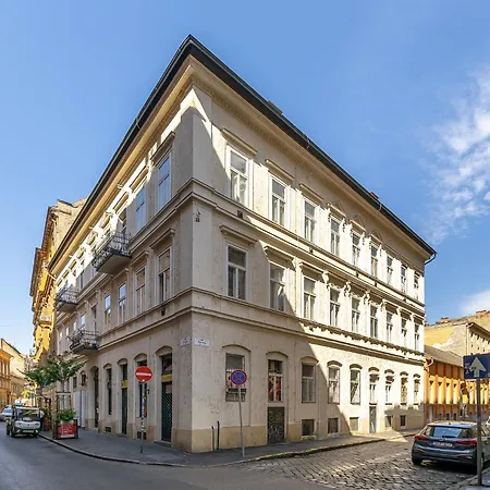 Апартаменты Dob Street With Balcony *