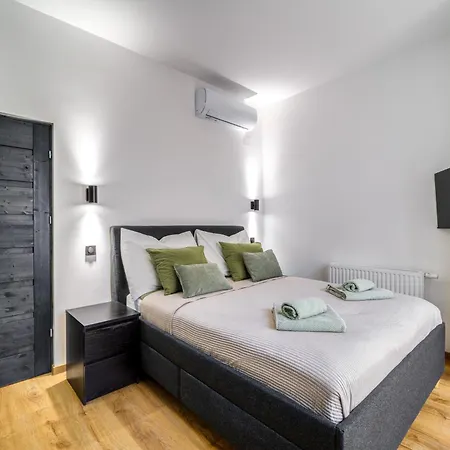 Апартаменты Dob Street With Balcony *