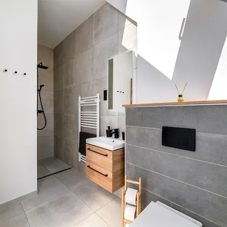 Апартаменты Dob Street With Balcony