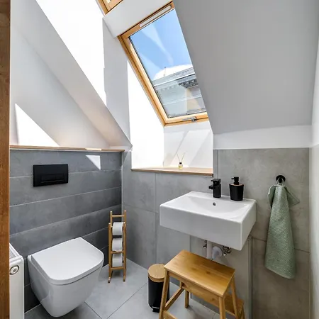 Апартаменты Dob Street With Balcony