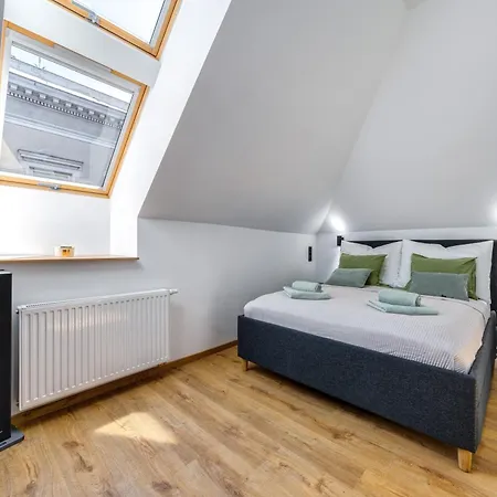 Dob Street With Balcony *