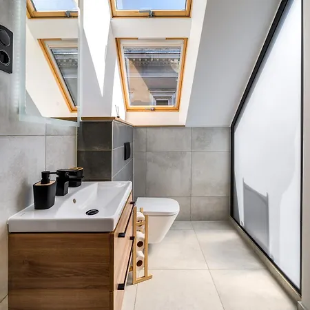 Dob Street With Balcony *