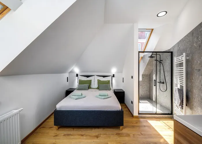 Dob Street With Balcony Apartament Budapeszt