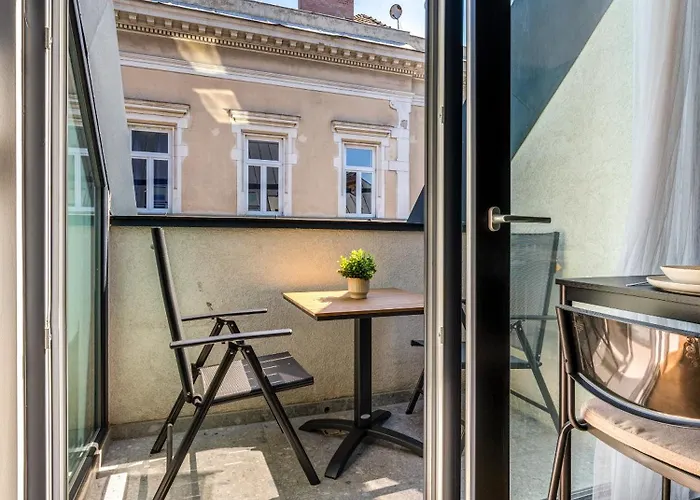 Dob Street With Balcony Apartman *