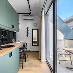 Dob Street With Balcony ブダペスト